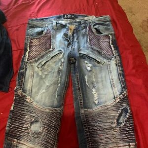 Men’s distressed jeans